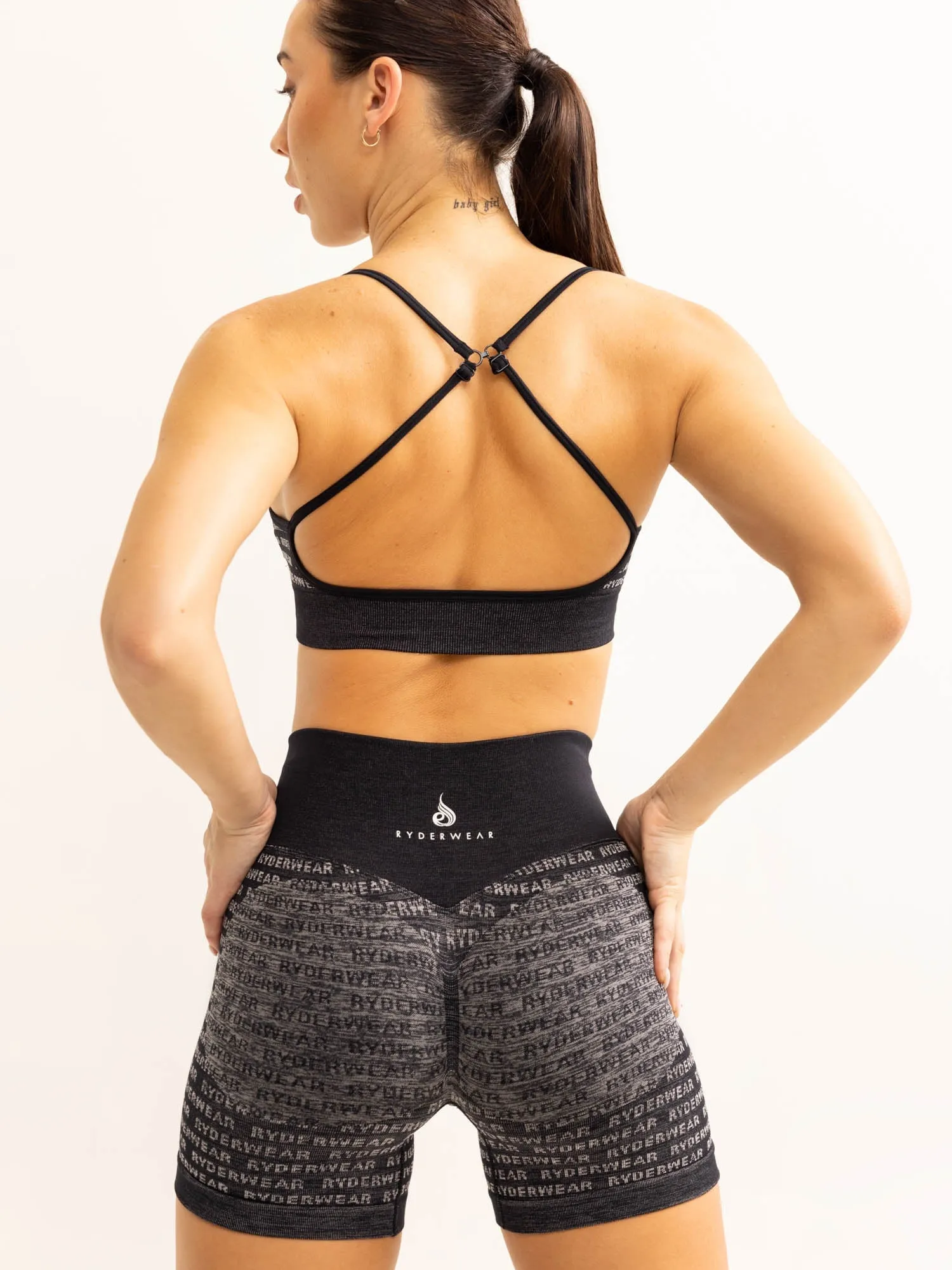 Logo Lux Seamless Sports Bra - Black