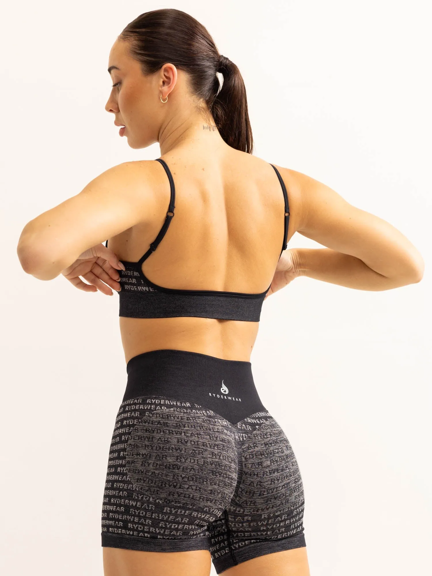 Logo Lux Seamless Sports Bra - Black