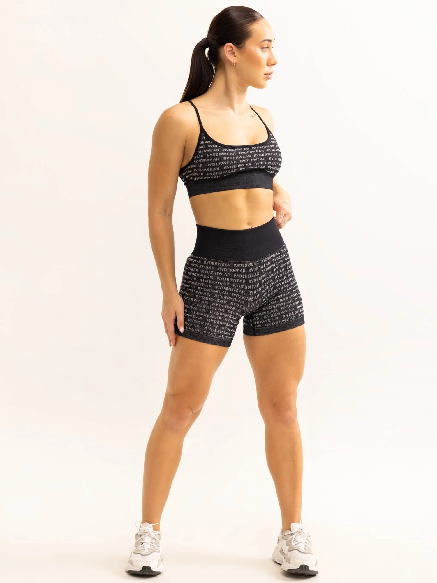 Logo Lux Seamless Sports Bra - Black